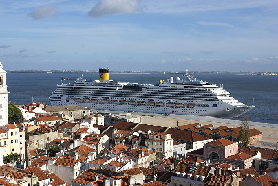 Explore Alfama — Lisbon