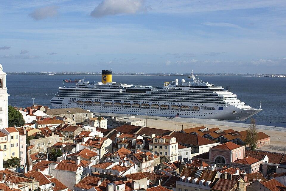 Explore Alfama — Lisbon