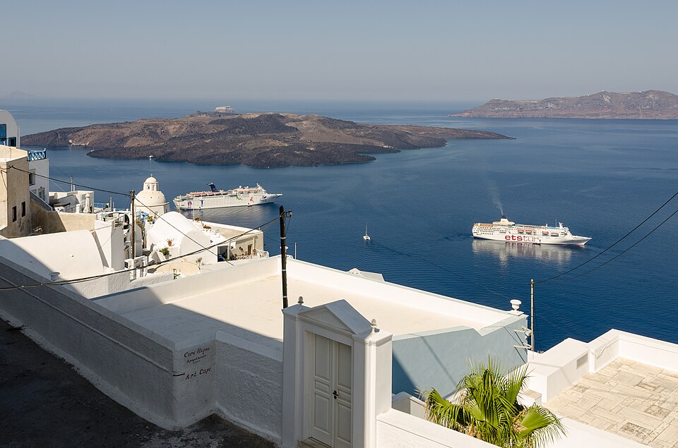 Fira to Oia caldera walk — Santorini