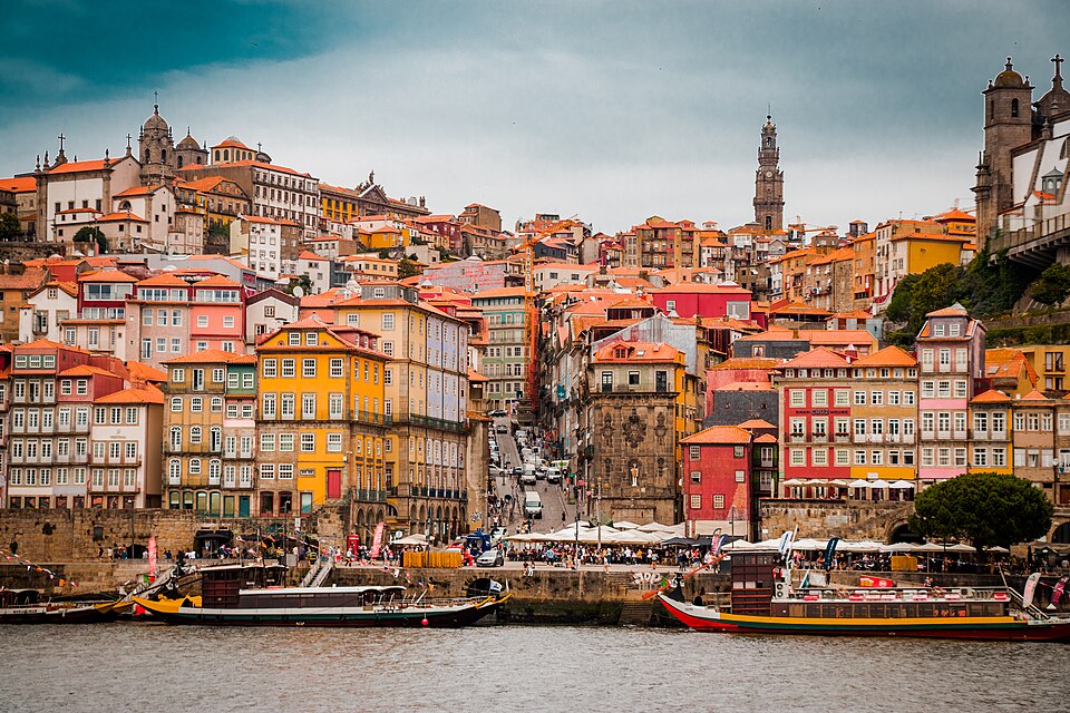 Ribeira and riverfront walk — Porto