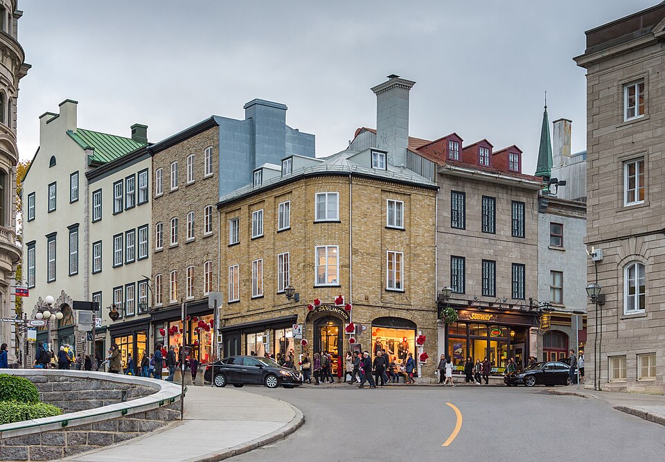 Old Quebec upper town and city walls — Quebec City