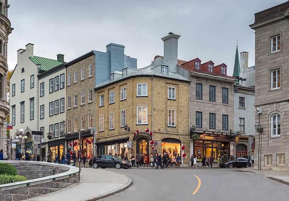 Old Quebec upper town and city walls — Quebec City