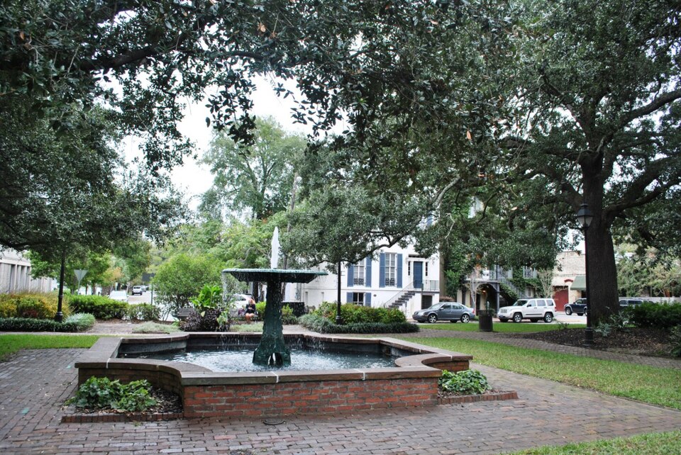 Historic District squares walk — Savannah