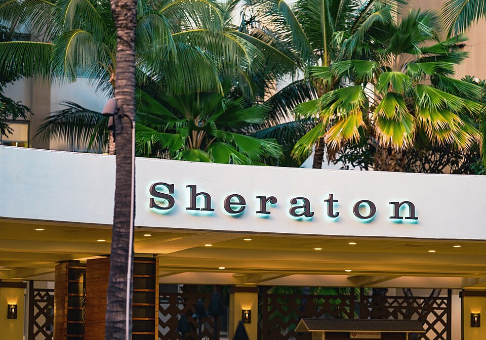Waikiki beach and hotel strategy — Honolulu