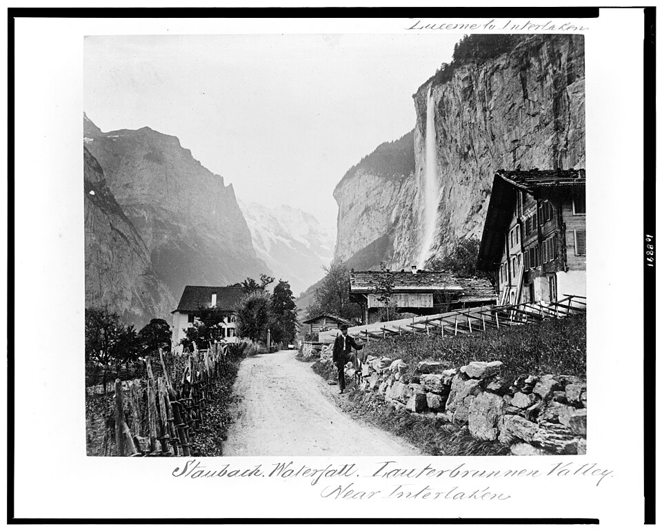 Lauterbrunnen valley and waterfalls — Interlaken