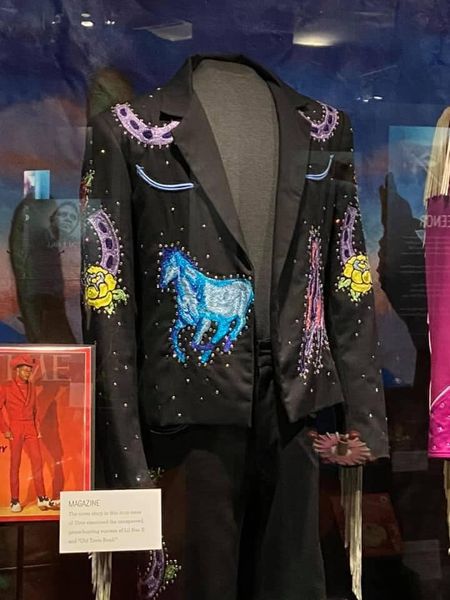 Country Music Hall of Fame or museum route — Nashville